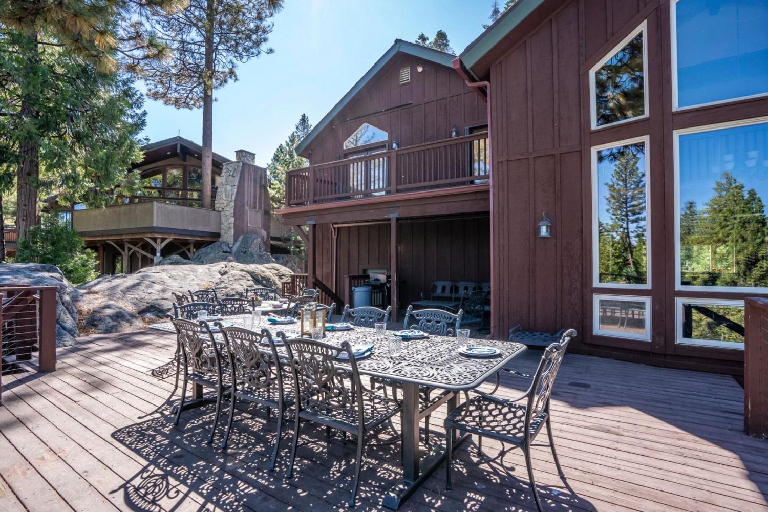 42389 Pinnacle Ln, Shaver Lake, CA 93664