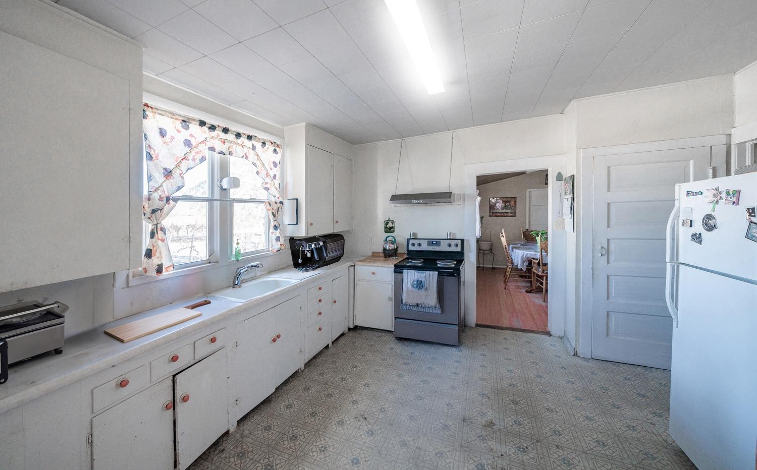 8139 S Kenneth Ave, Fowler, CA 93625