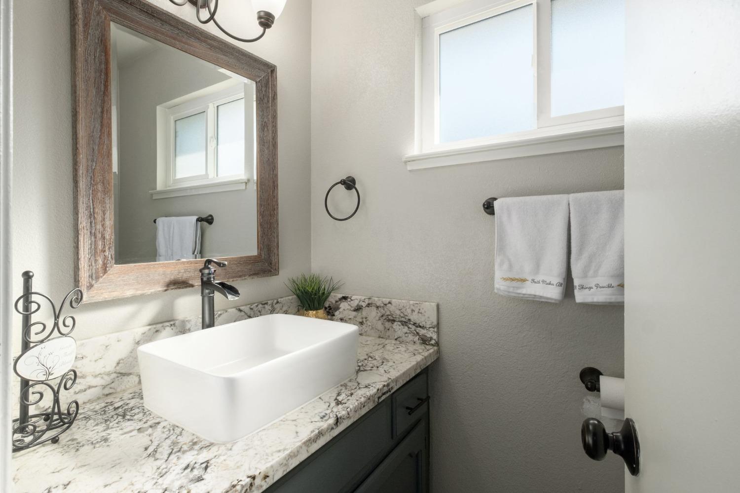 6316 N Poplar Ave, Fresno, CA 93704