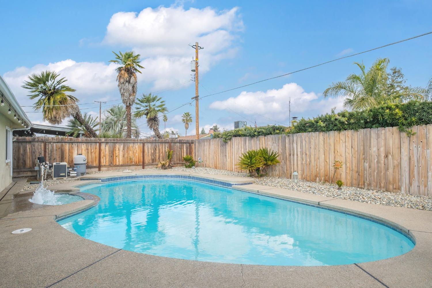 6316 N Poplar Ave, Fresno, CA 93704