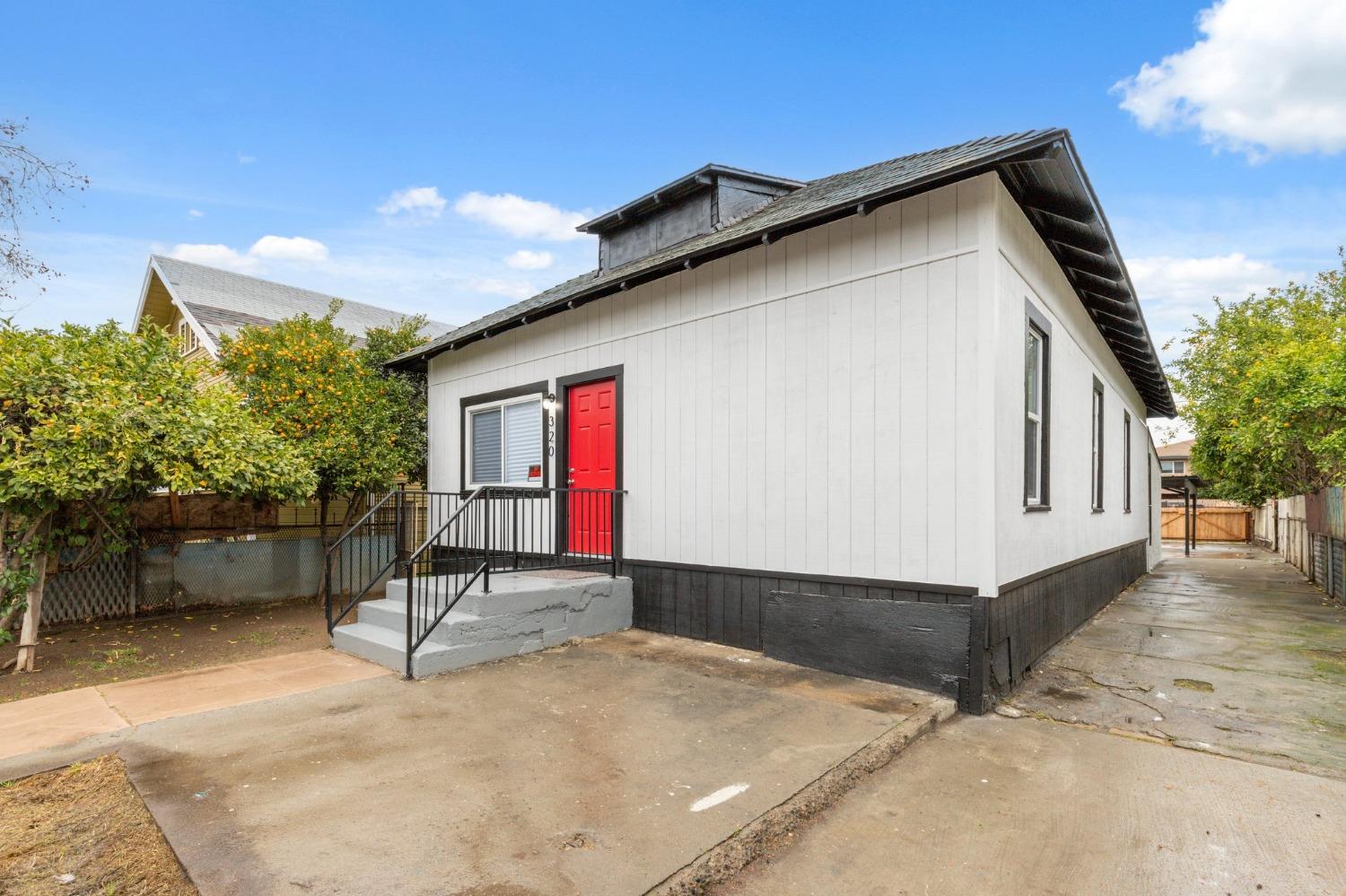 320 N Effie St, Fresno, CA 93701