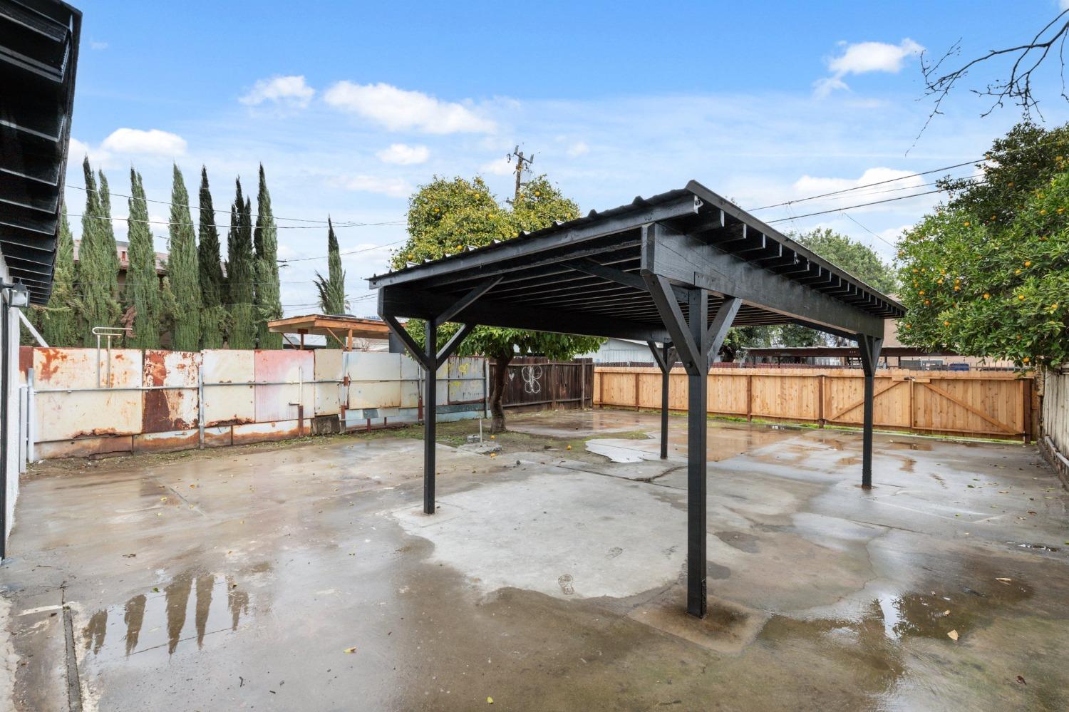 320 N Effie St, Fresno, CA 93701