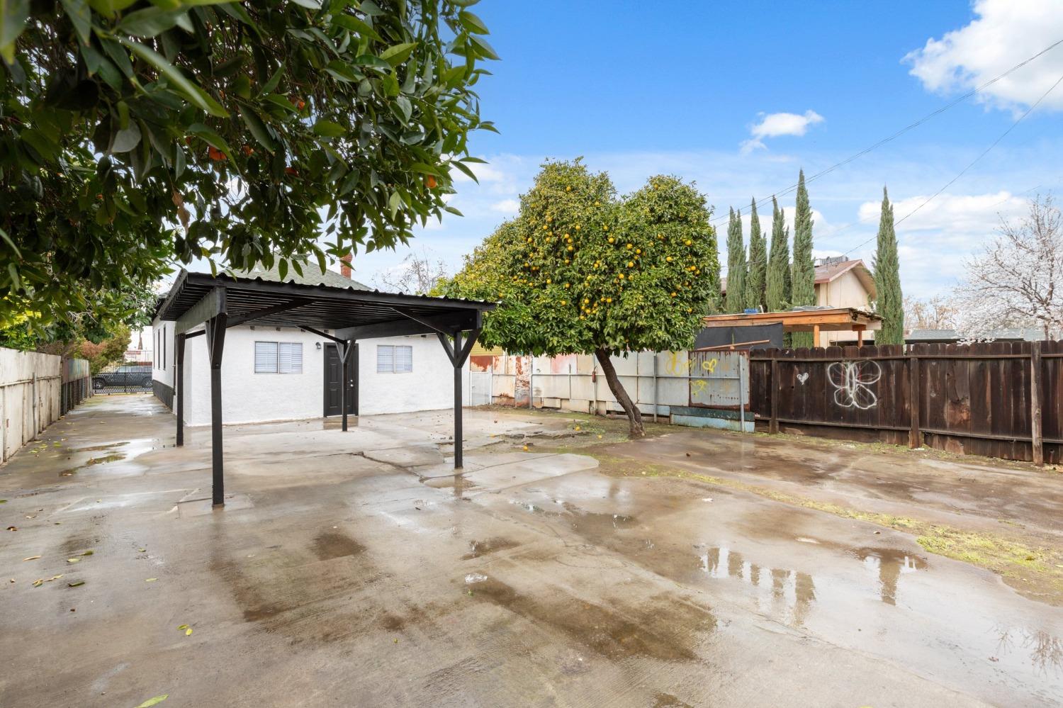 320 N Effie St, Fresno, CA 93701