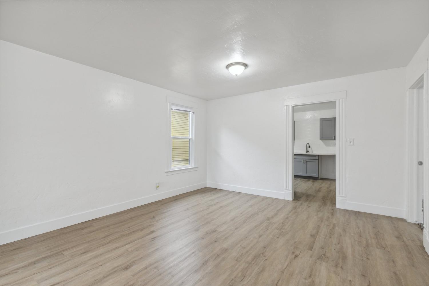 320 N Effie St, Fresno, CA 93701