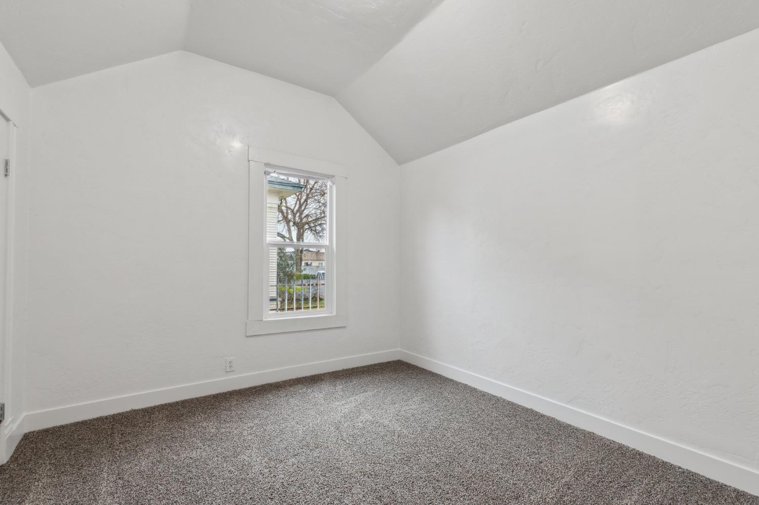 320 N Effie St, Fresno, CA 93701