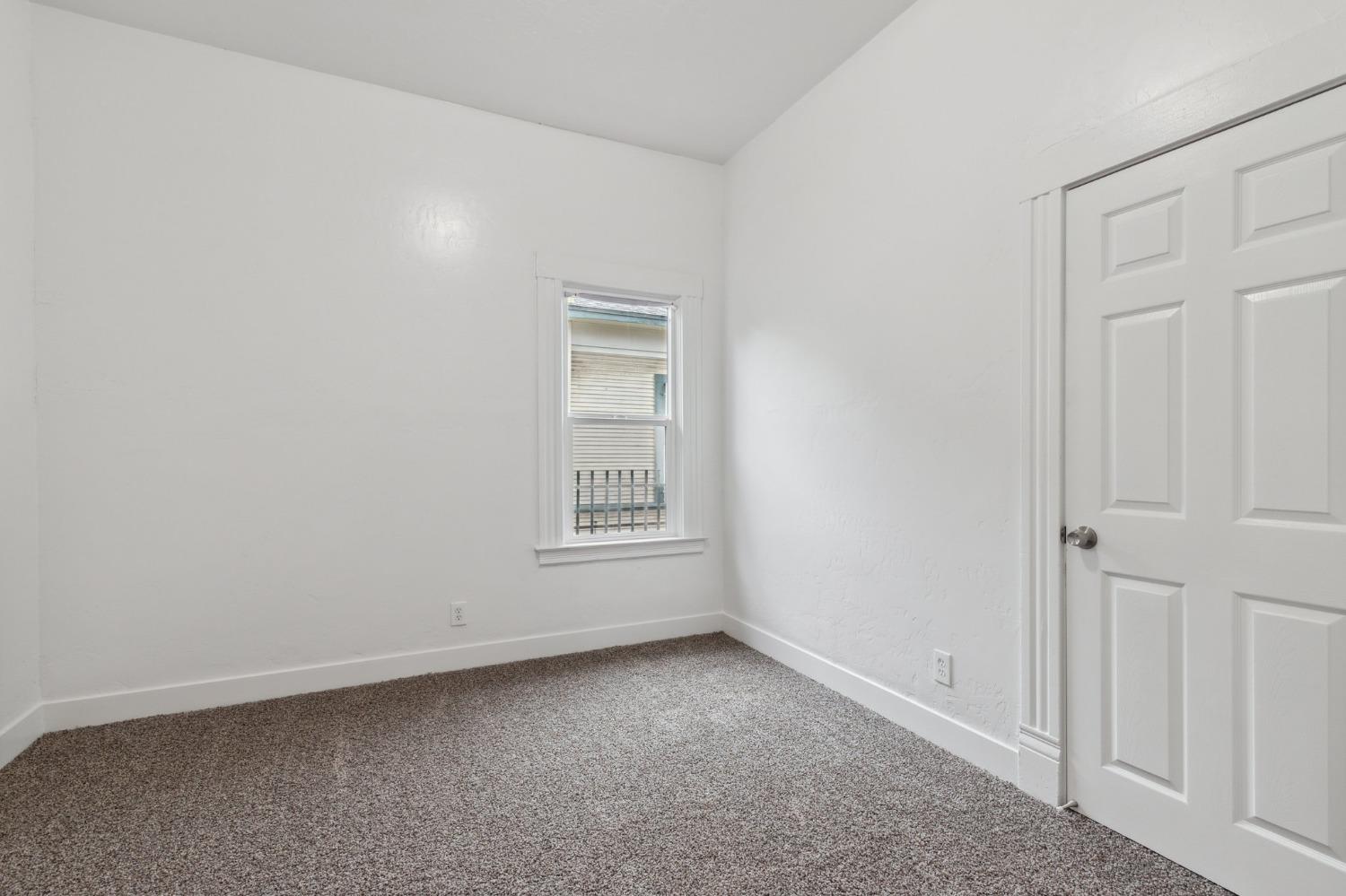 320 N Effie St, Fresno, CA 93701