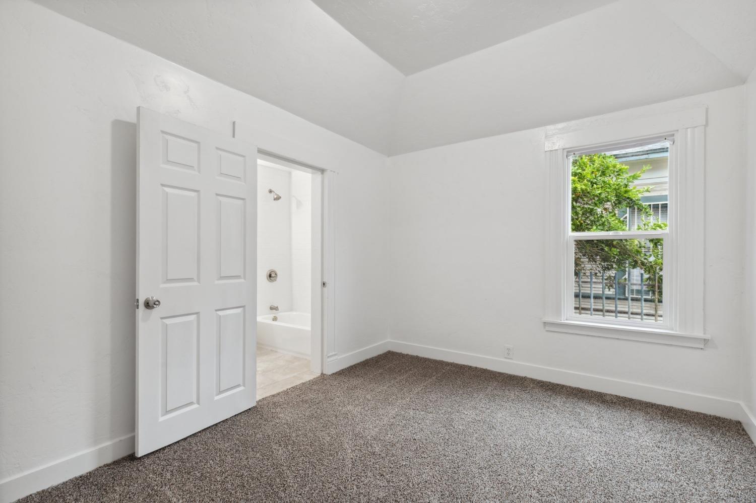 320 N Effie St, Fresno, CA 93701