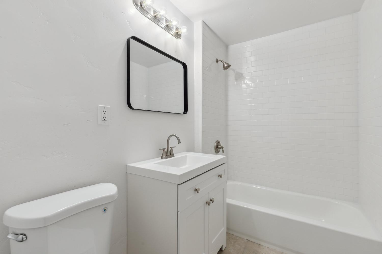 320 N Effie St, Fresno, CA 93701