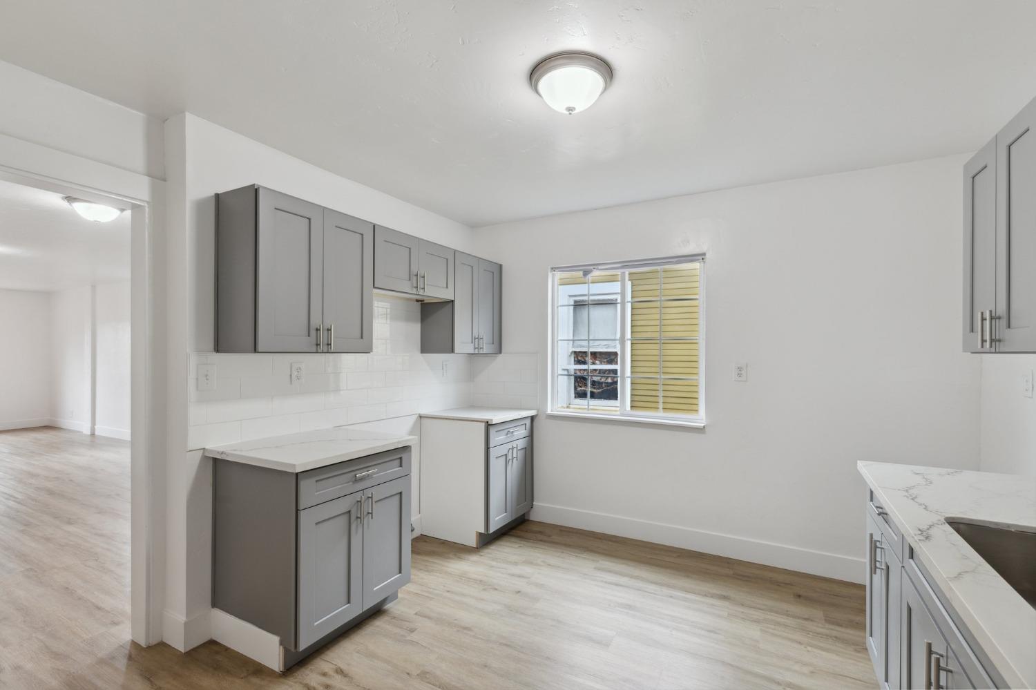 320 N Effie St, Fresno, CA 93701