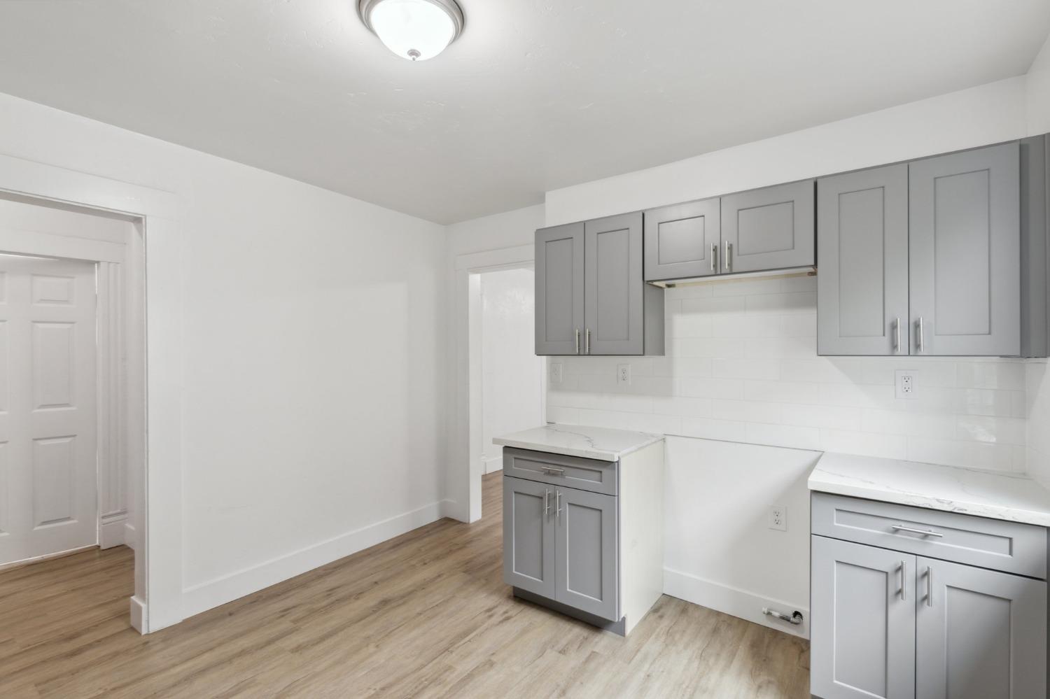 320 N Effie St, Fresno, CA 93701