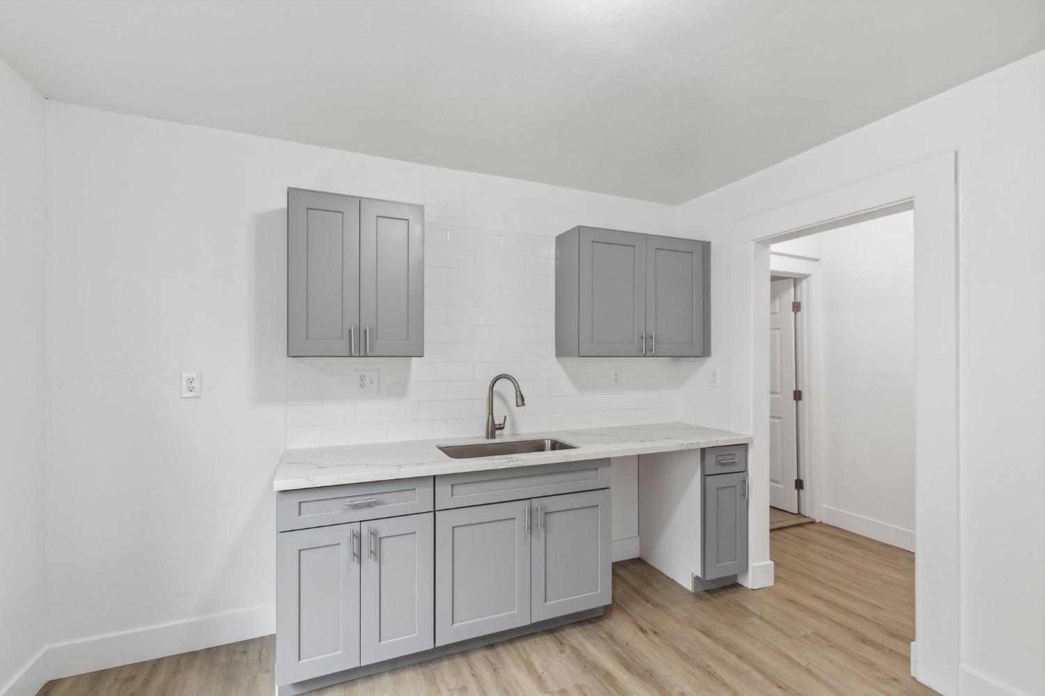 320 N Effie St, Fresno, CA 93701