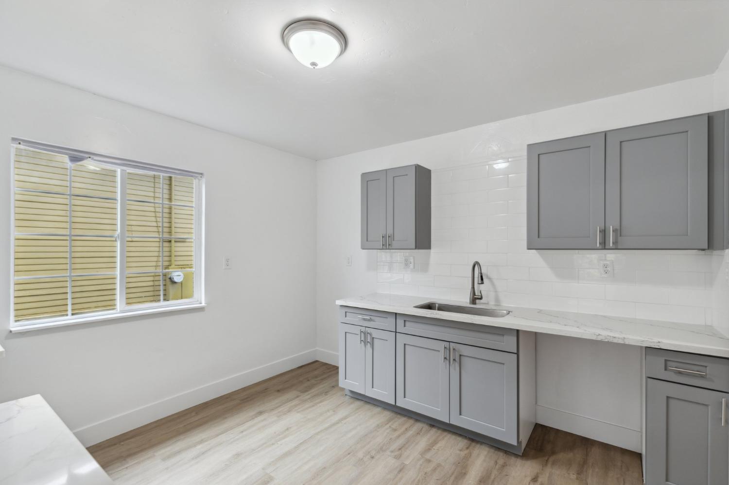 320 N Effie St, Fresno, CA 93701