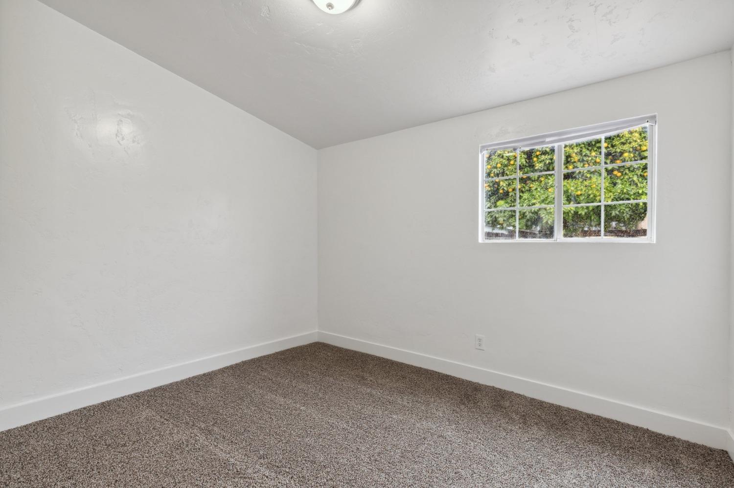 320 N Effie St, Fresno, CA 93701