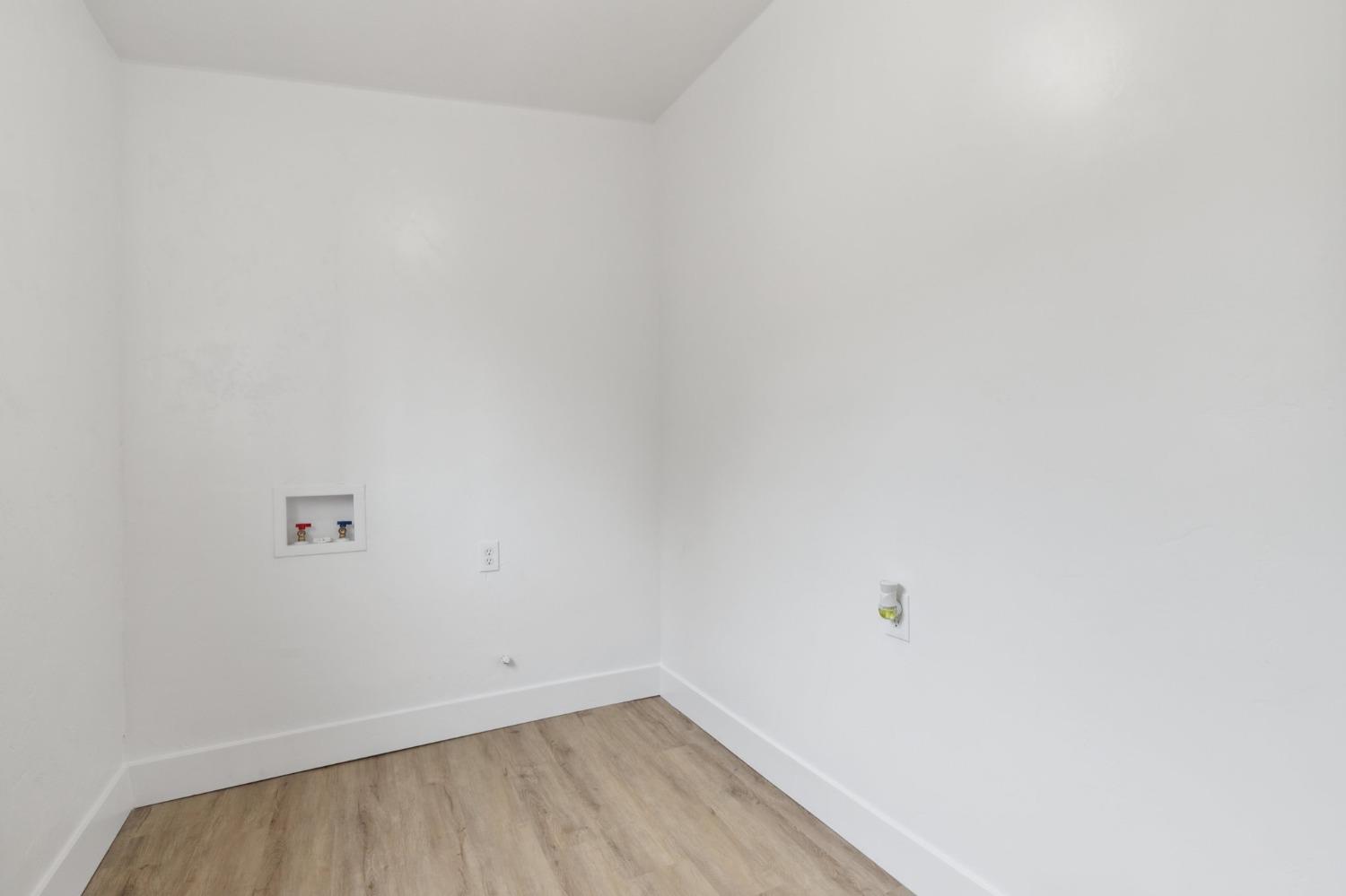 320 N Effie St, Fresno, CA 93701