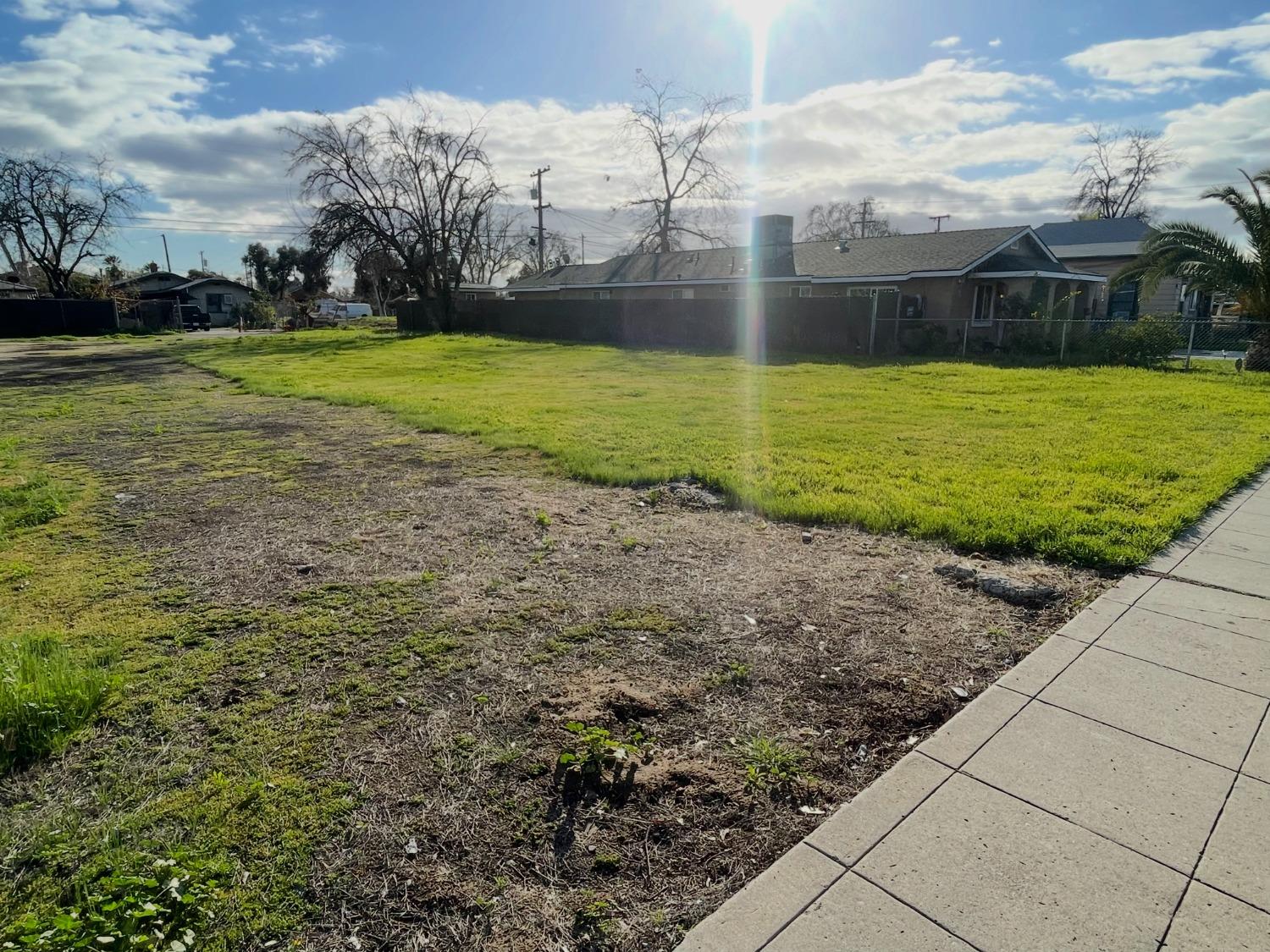 236 E Whitesbridge Ave, Fresno, CA 93706