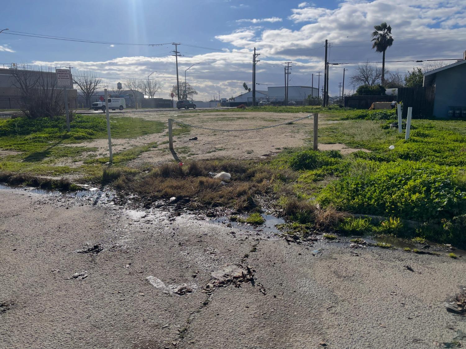 2060 S 5th St, Fresno, CA 93702