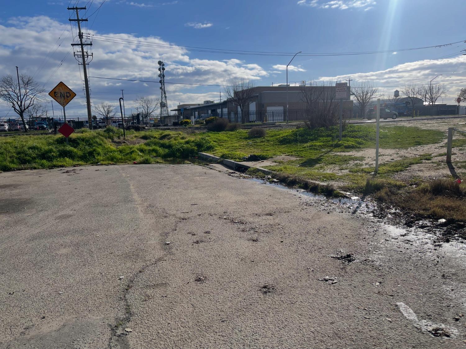 2060 S 5th St, Fresno, CA 93702