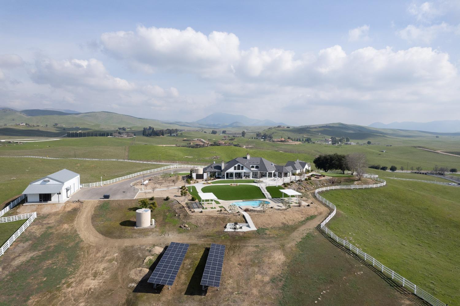 18300 Watts Valley Rd, Sanger, CA 93657