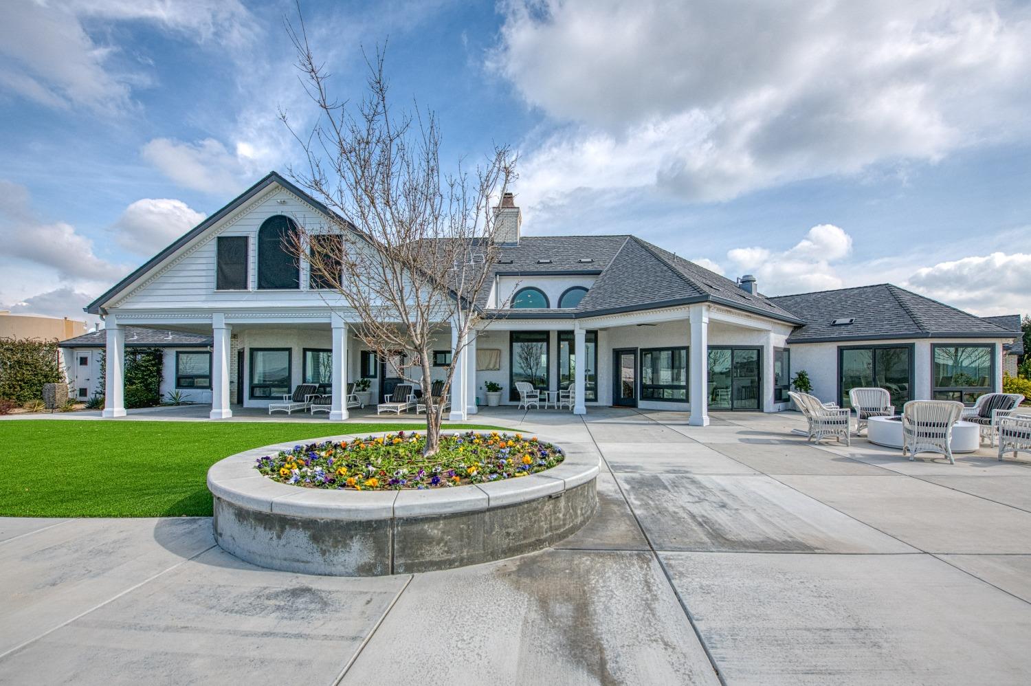 18300 Watts Valley Rd, Sanger, CA 93657