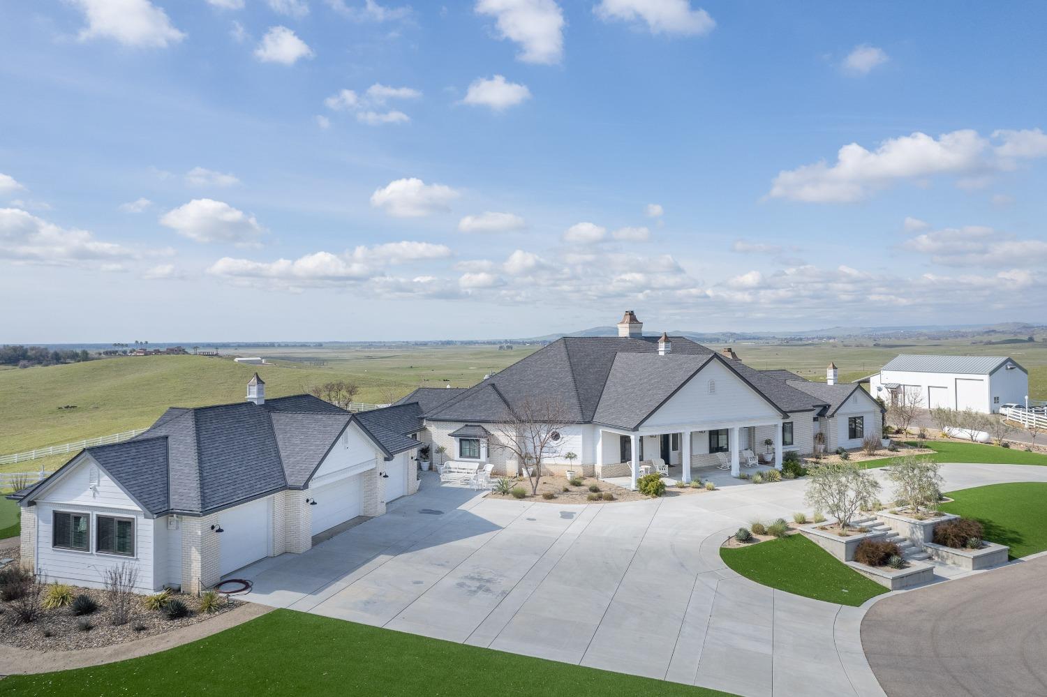 18300 Watts Valley Rd, Sanger, CA 93657