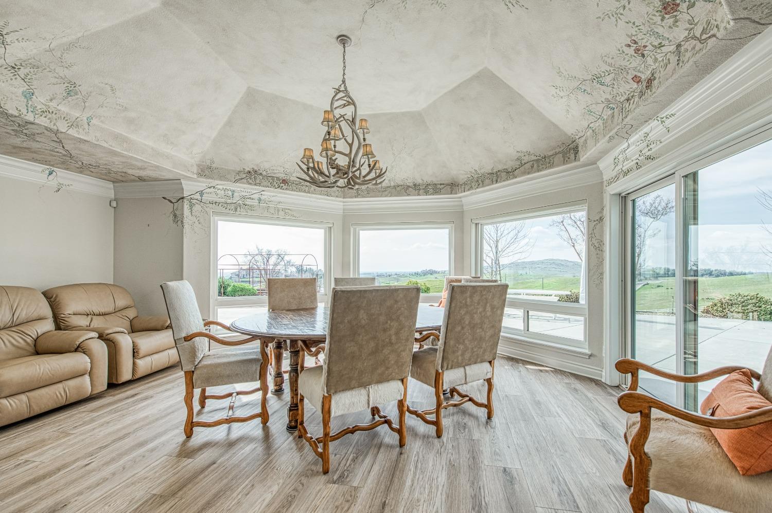 18300 Watts Valley Rd, Sanger, CA 93657