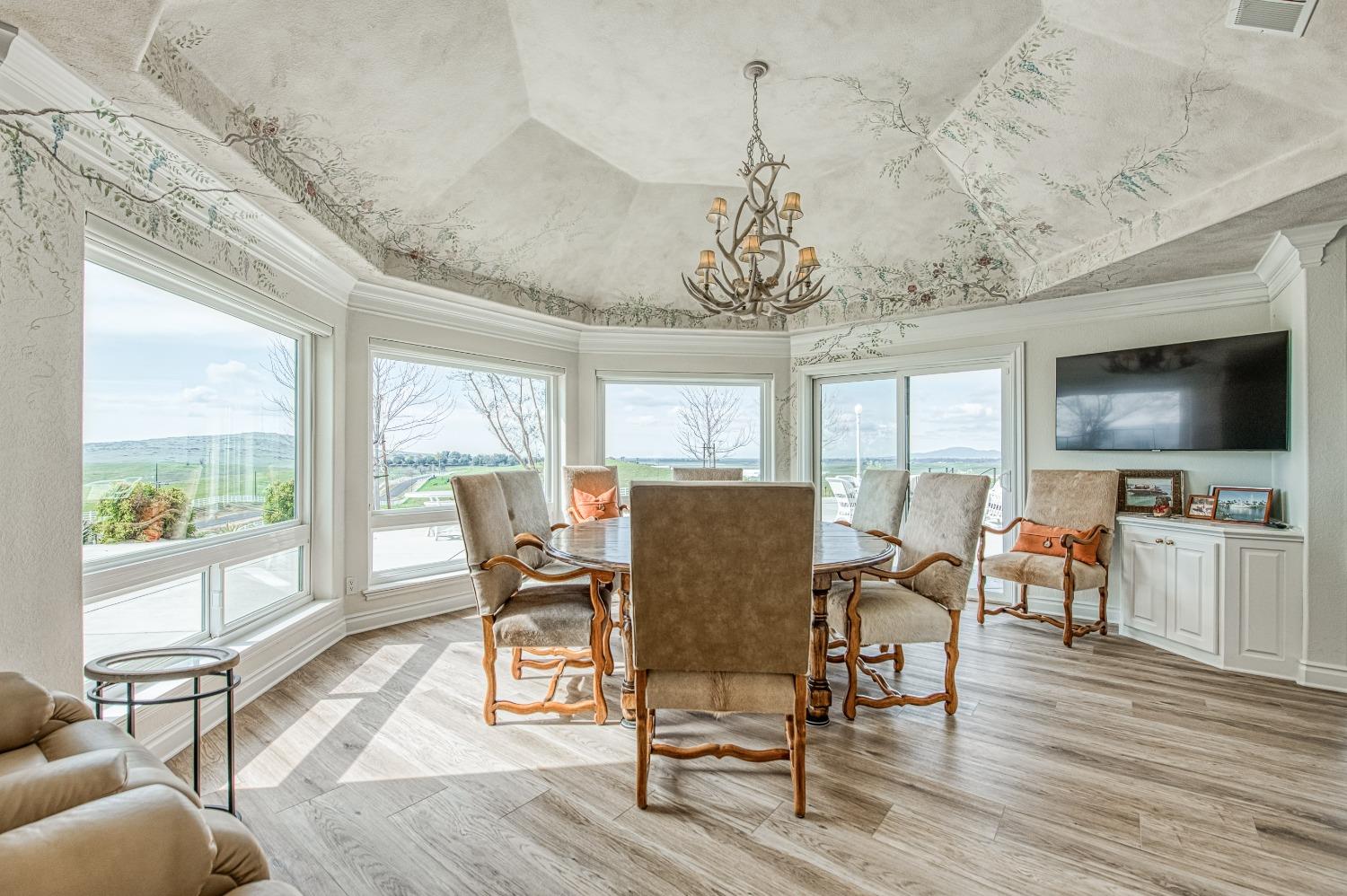 18300 Watts Valley Rd, Sanger, CA 93657