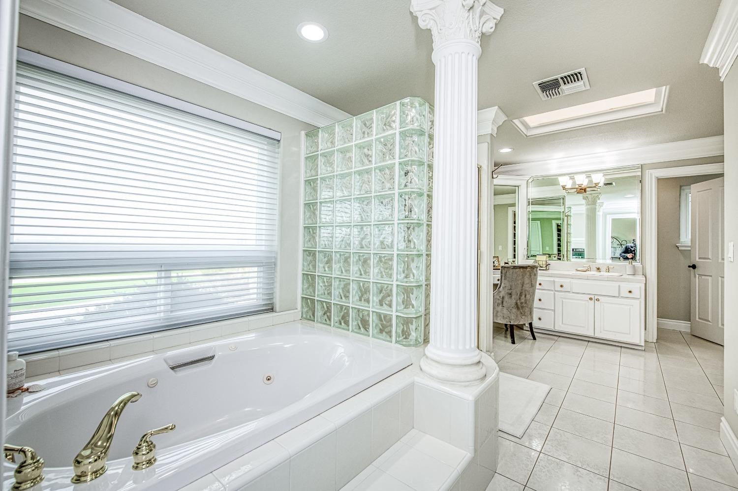 18300 Watts Valley Rd, Sanger, CA 93657