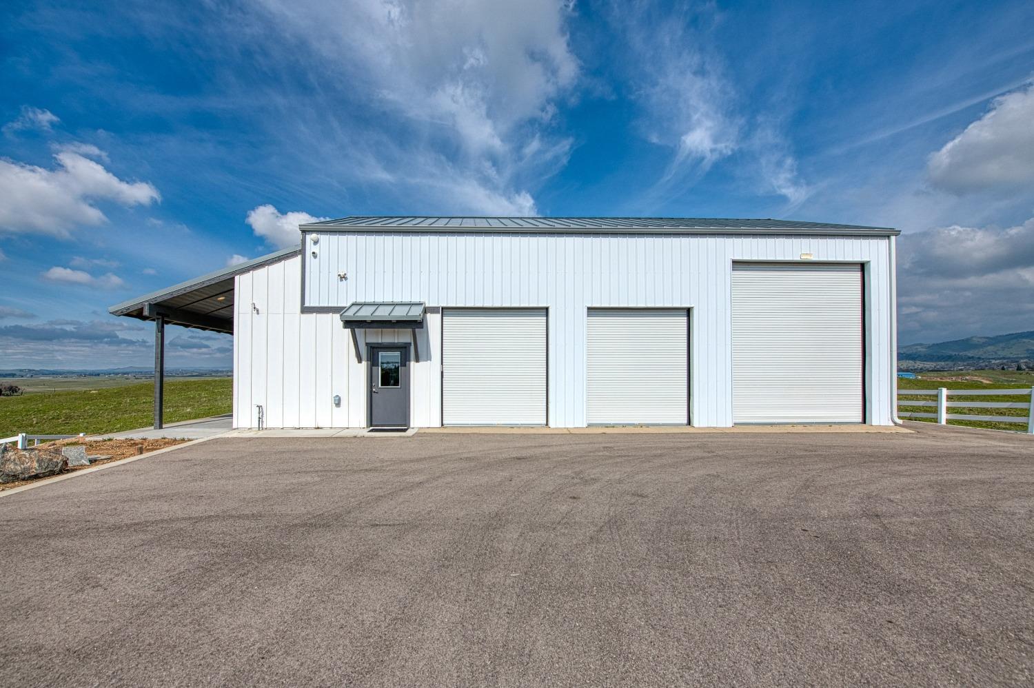 18300 Watts Valley Rd, Sanger, CA 93657