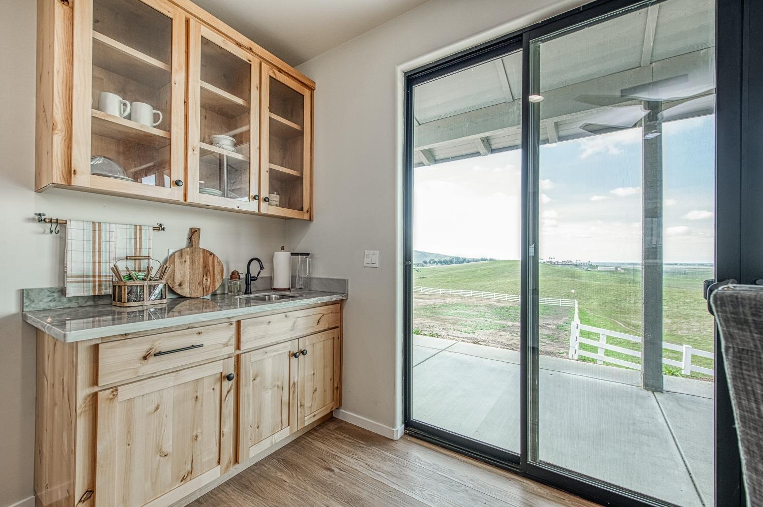 18300 Watts Valley Rd, Sanger, CA 93657