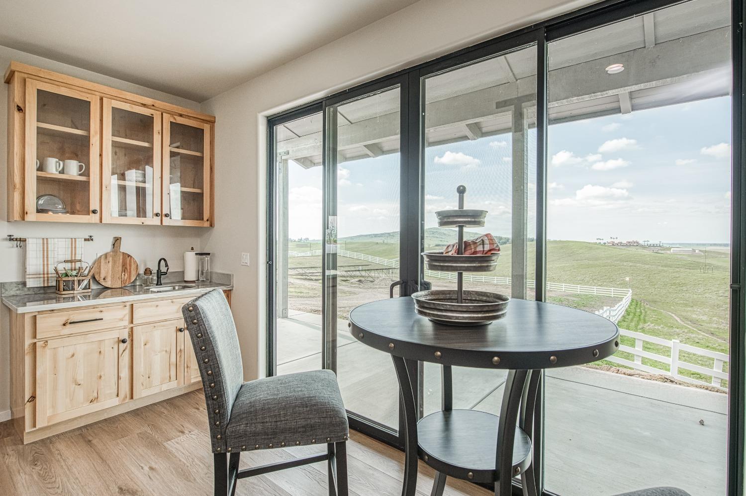 18300 Watts Valley Rd, Sanger, CA 93657