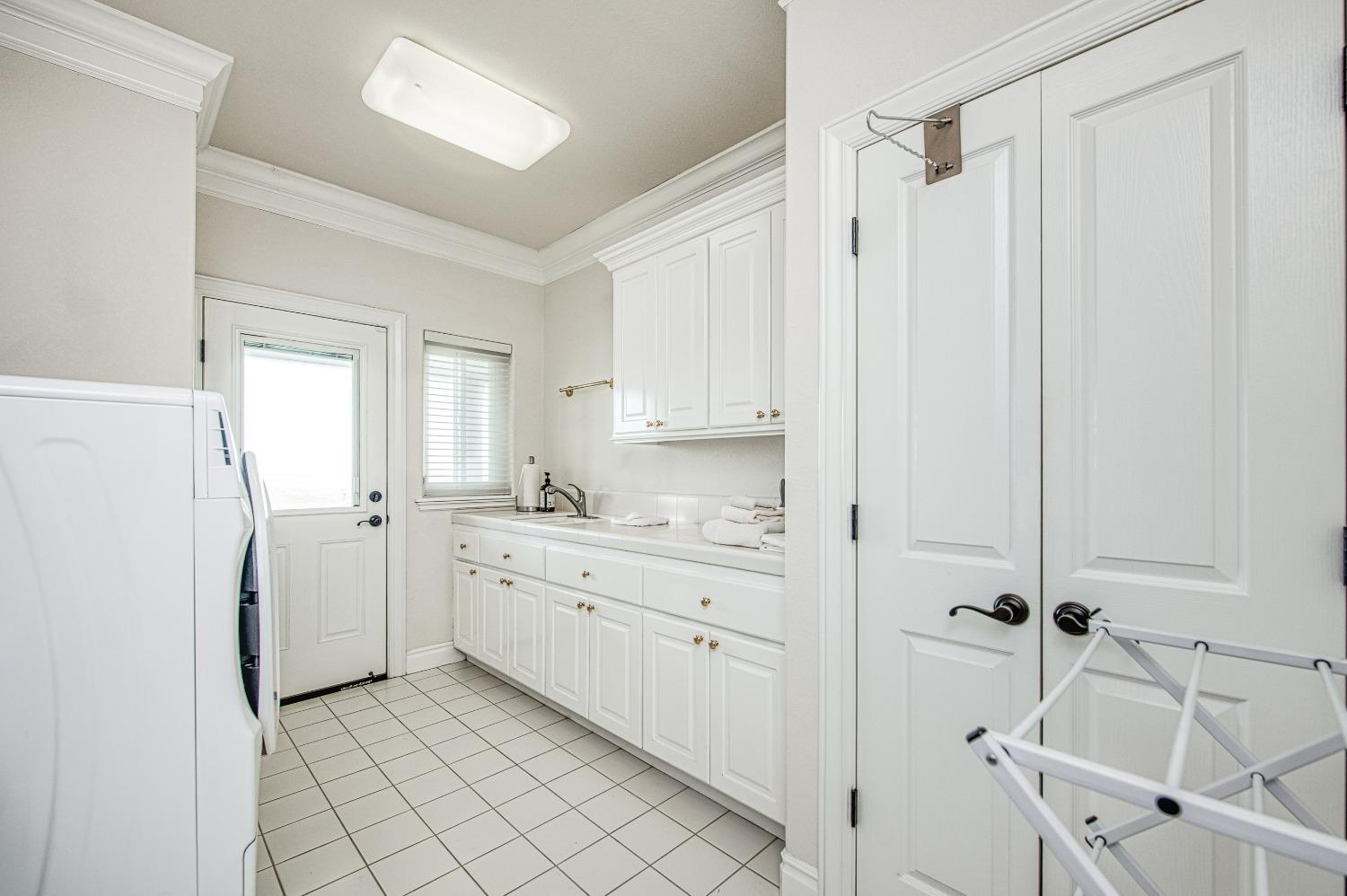 18300 Watts Valley Rd, Sanger, CA 93657