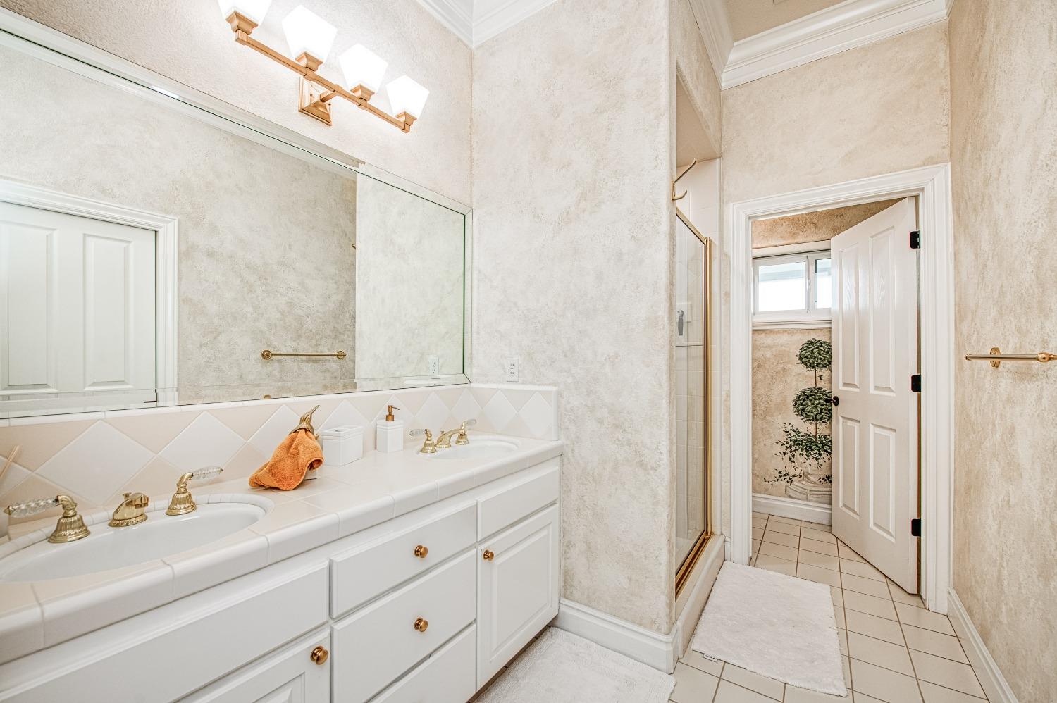 18300 Watts Valley Rd, Sanger, CA 93657