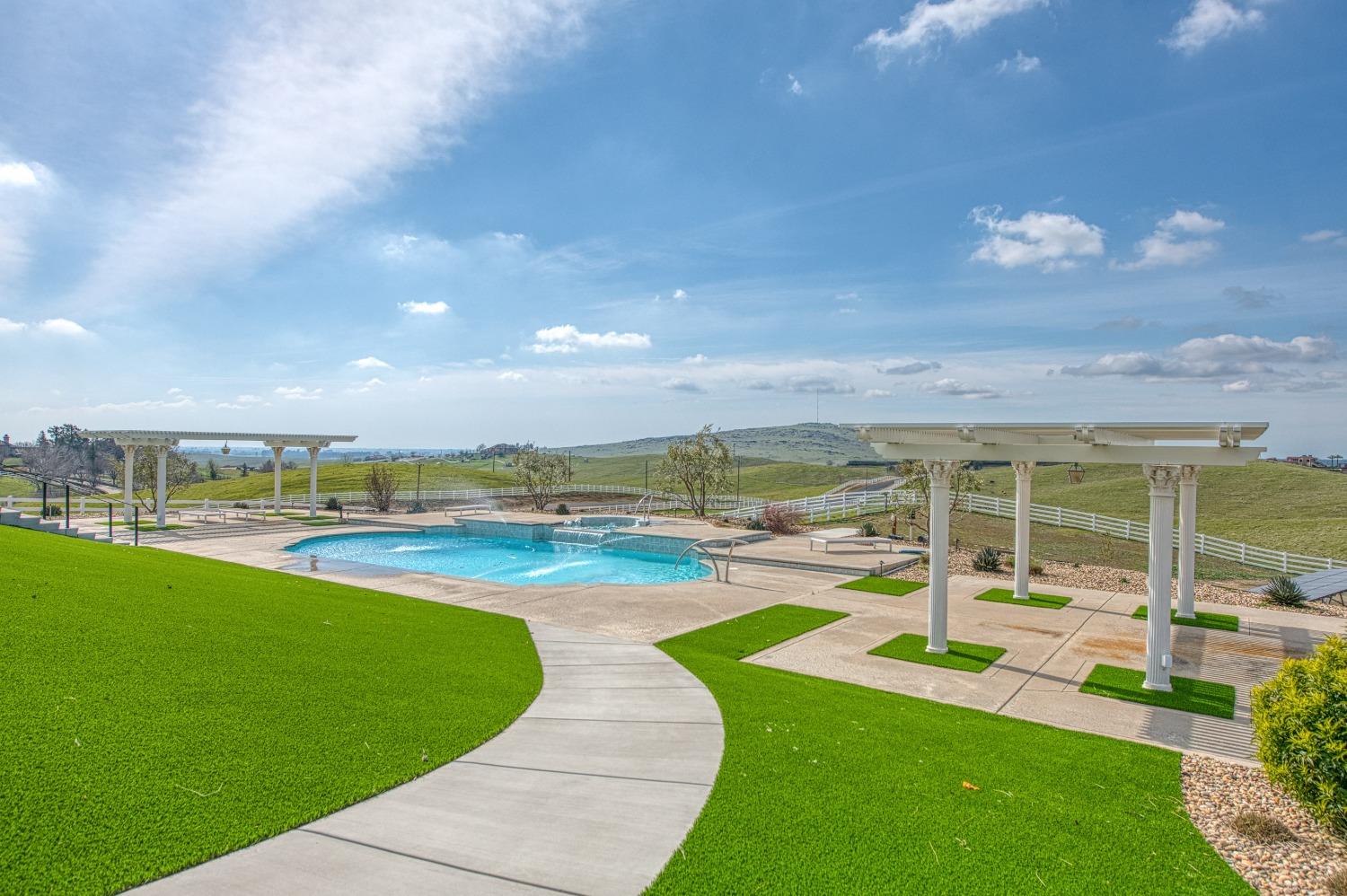 18300 Watts Valley Rd, Sanger, CA 93657