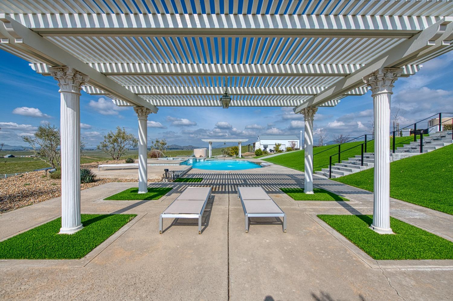 18300 Watts Valley Rd, Sanger, CA 93657