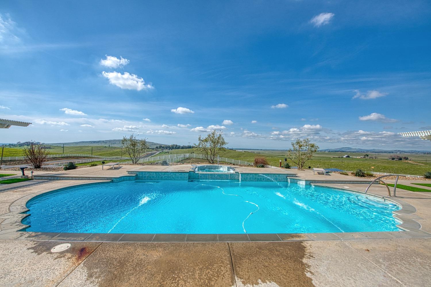 18300 Watts Valley Rd, Sanger, CA 93657