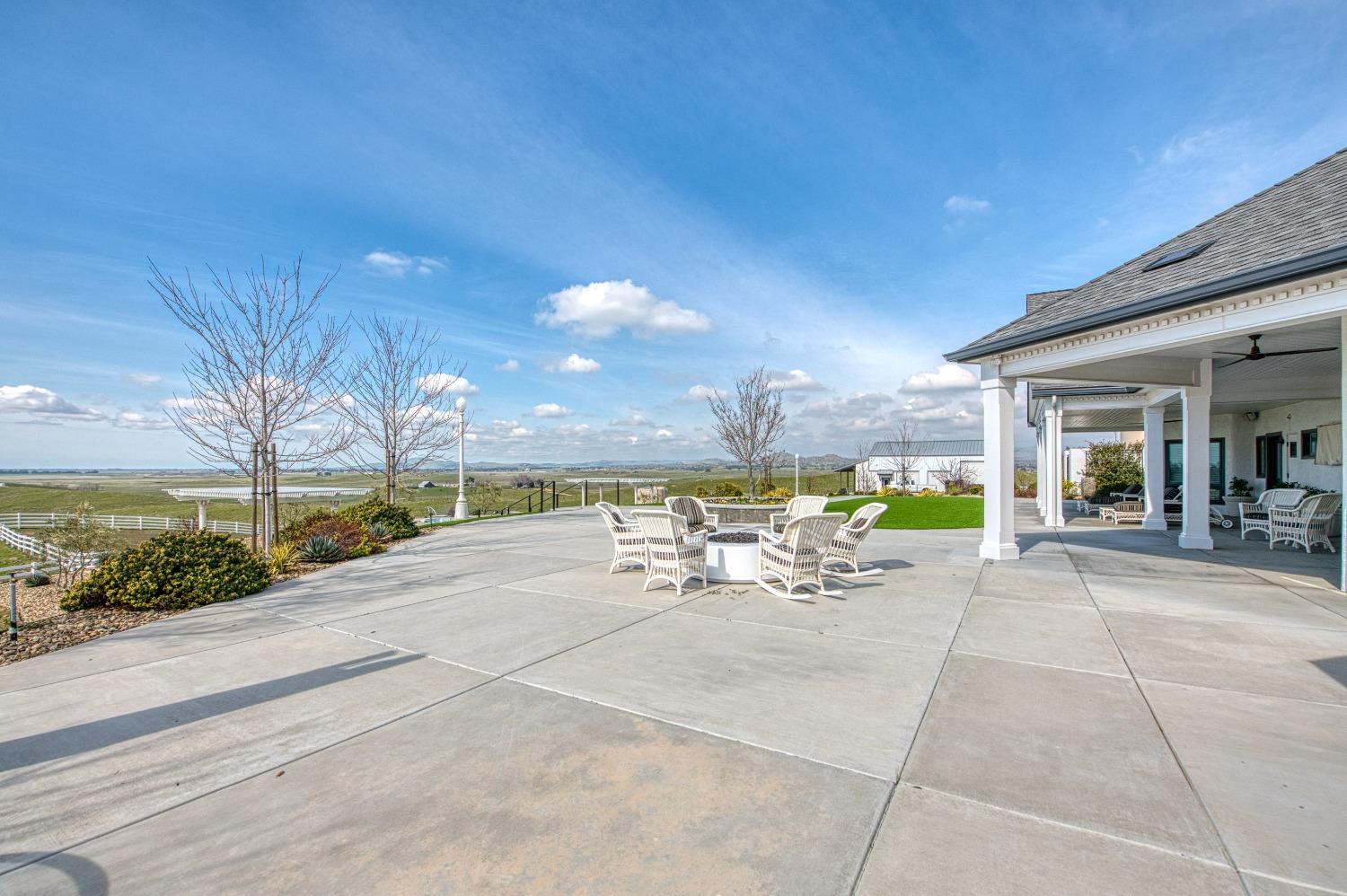 18300 Watts Valley Rd, Sanger, CA 93657