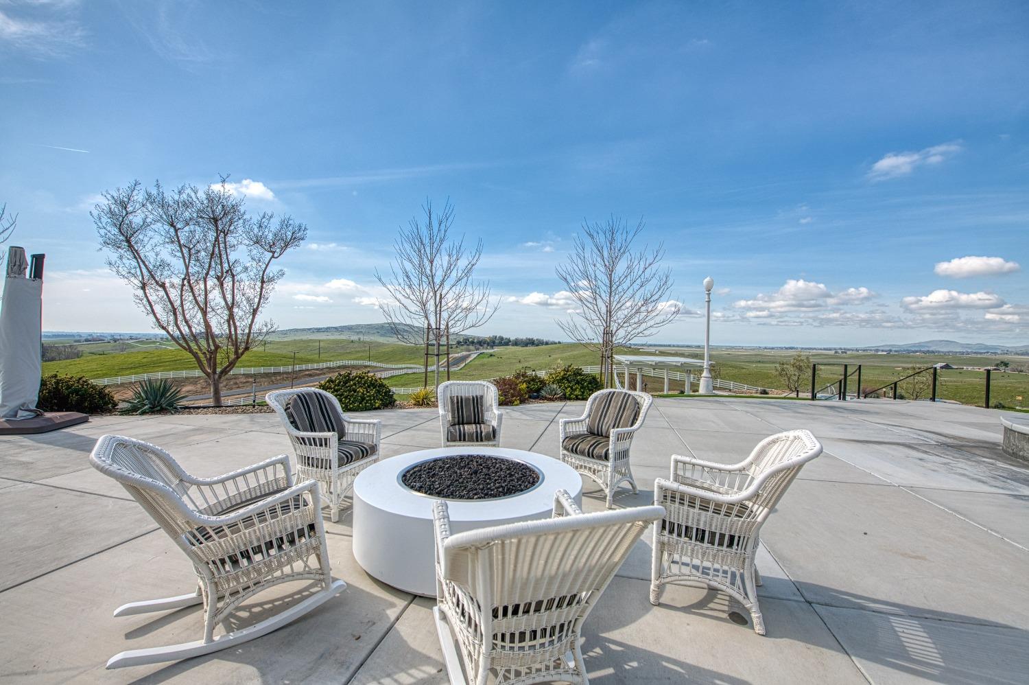 18300 Watts Valley Rd, Sanger, CA 93657