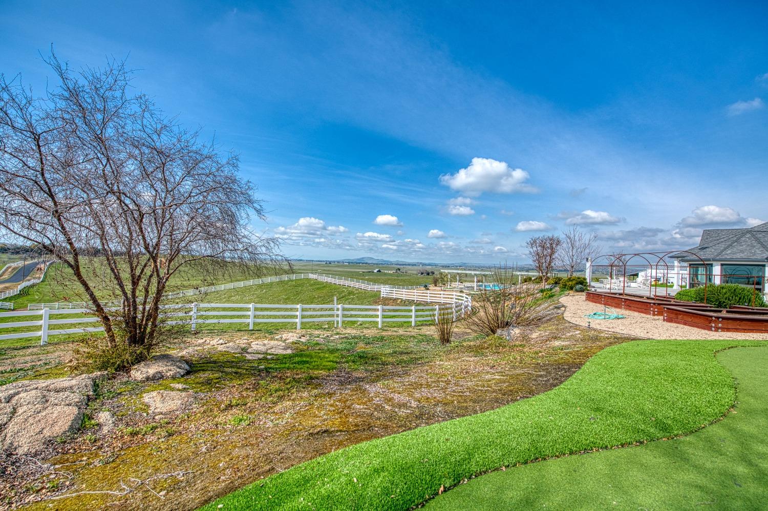 18300 Watts Valley Rd, Sanger, CA 93657