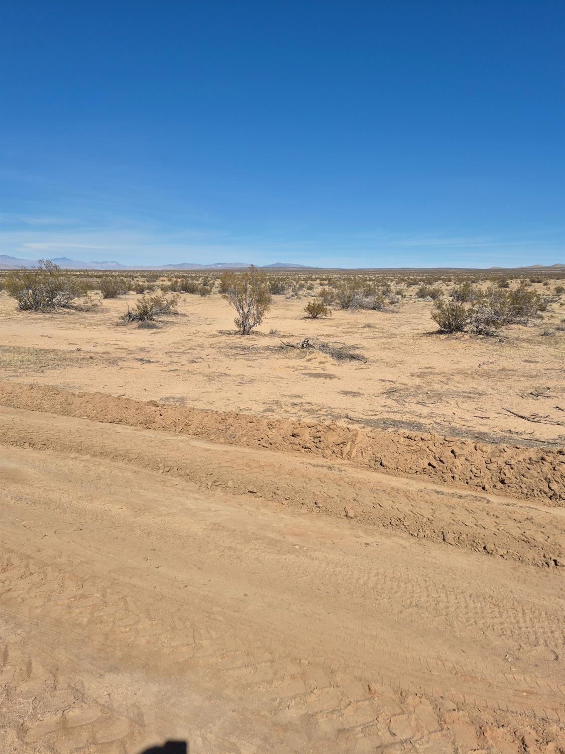 99 T St, California City, CA 93505