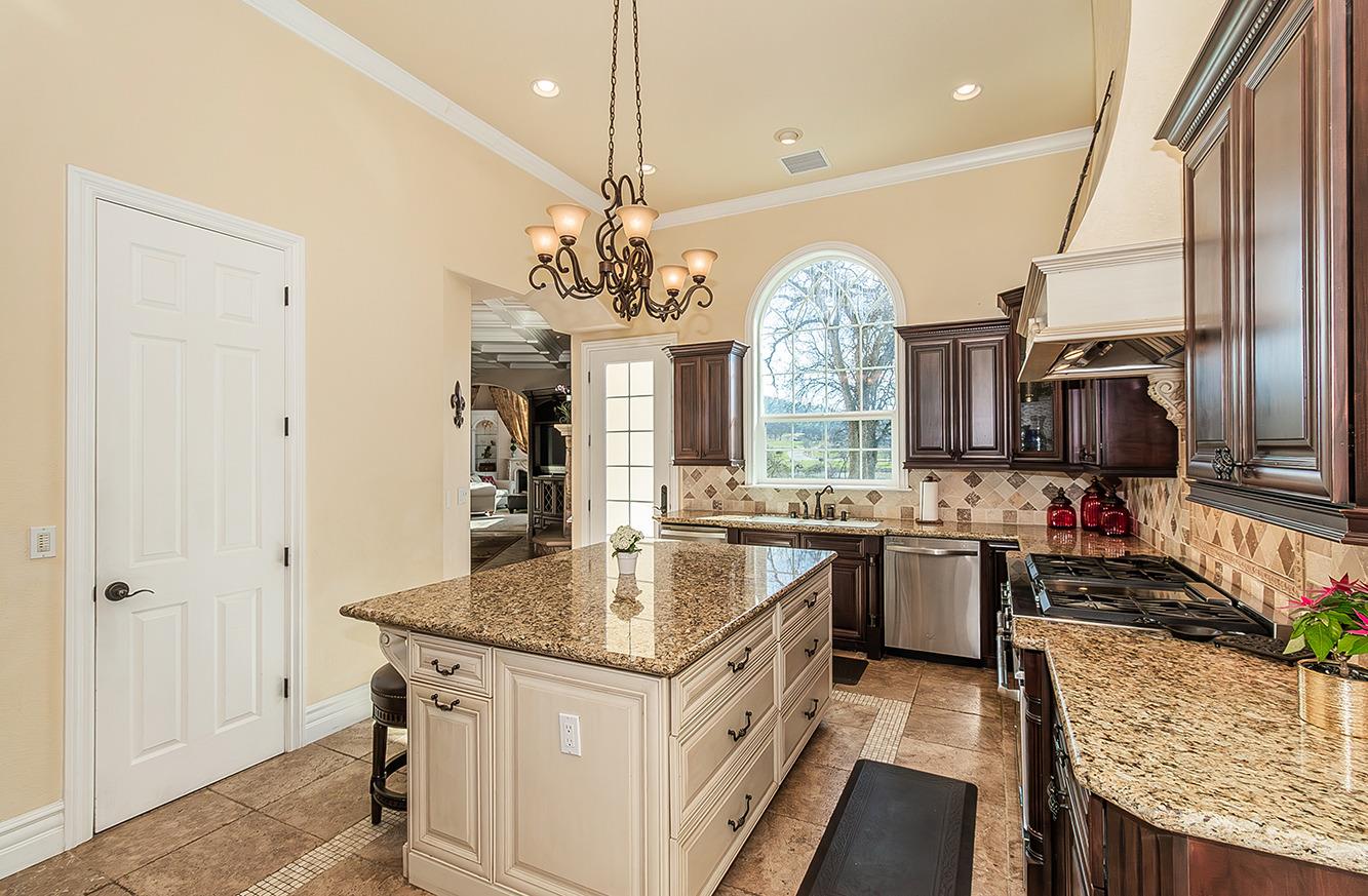 14505 Blue Drake Ln, Prather, CA 93651