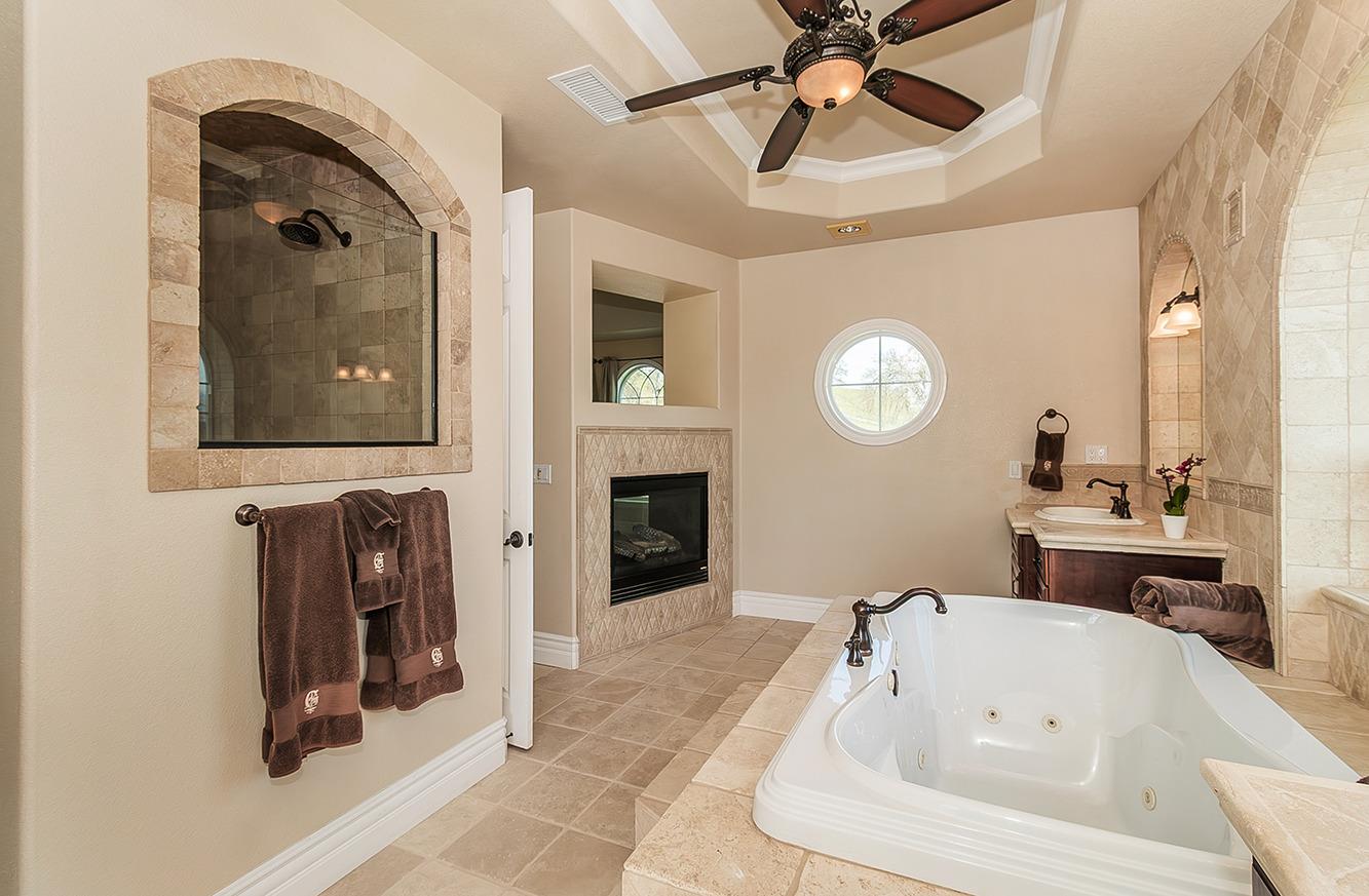 14505 Blue Drake Ln, Prather, CA 93651
