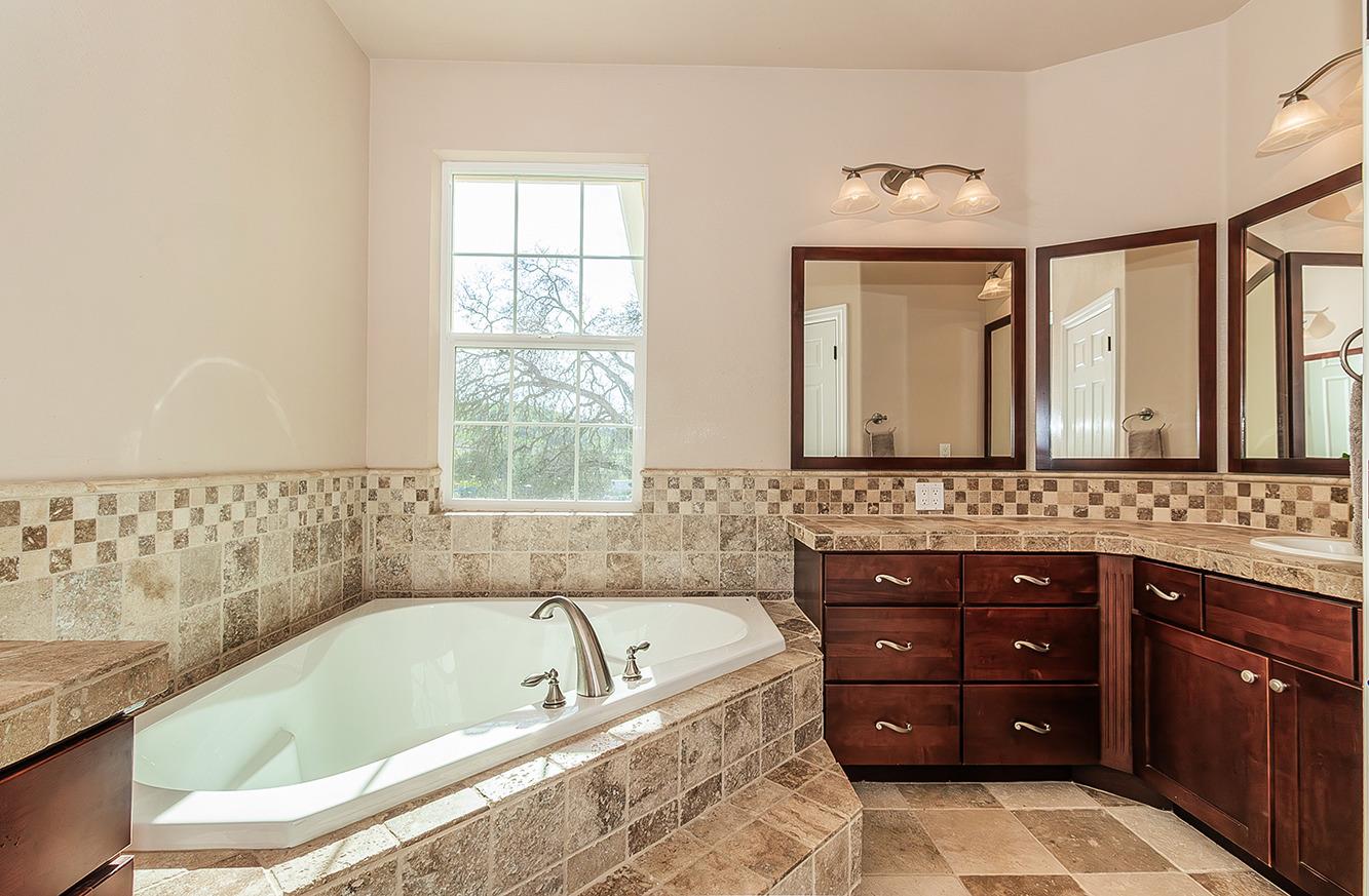 14505 Blue Drake Ln, Prather, CA 93651