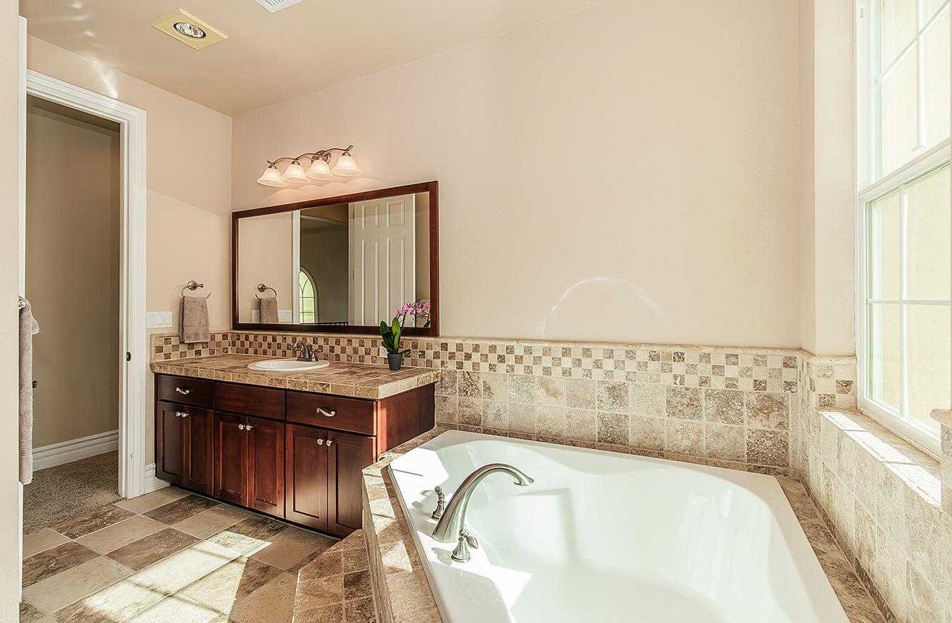 14505 Blue Drake Ln, Prather, CA 93651