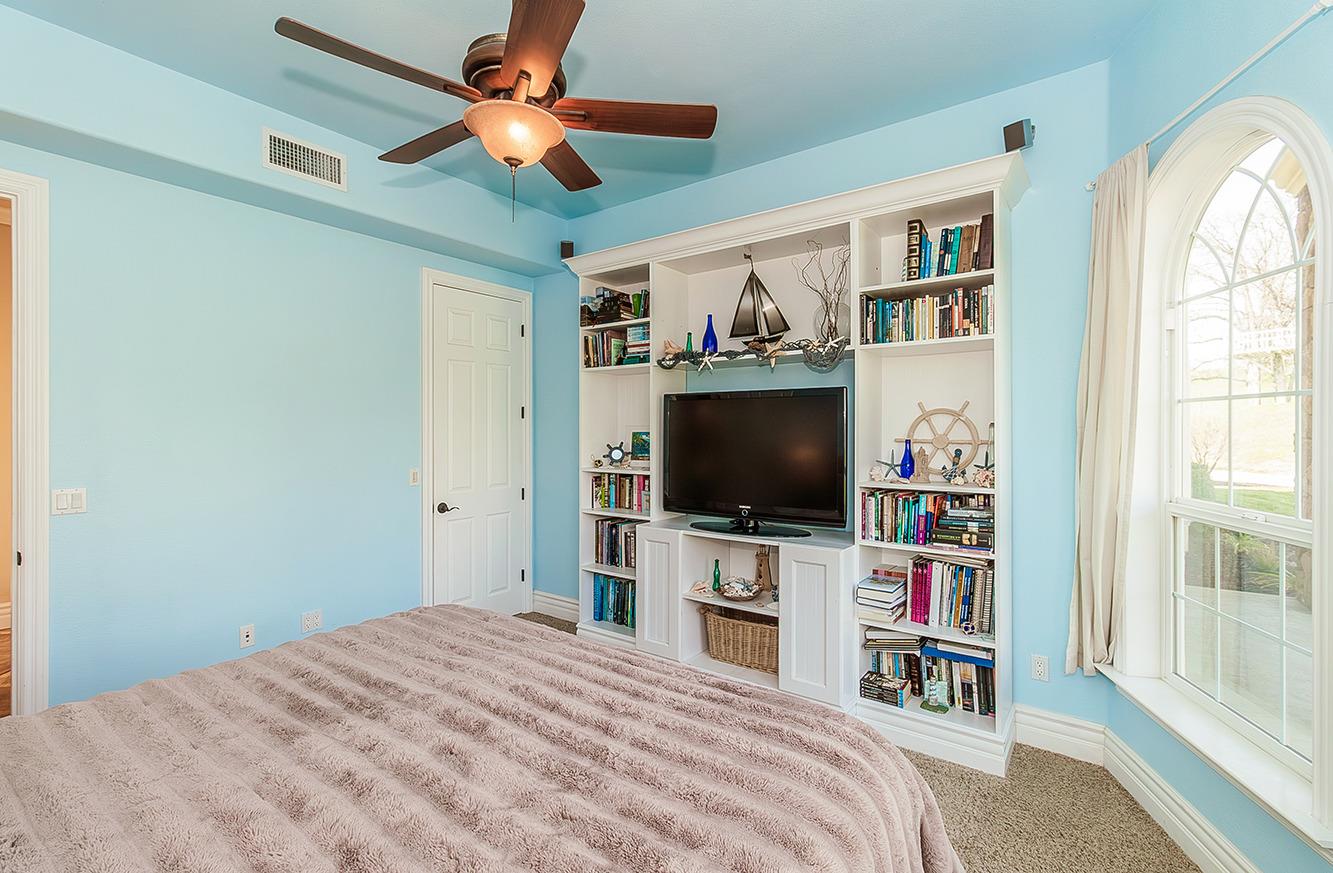 14505 Blue Drake Ln, Prather, CA 93651