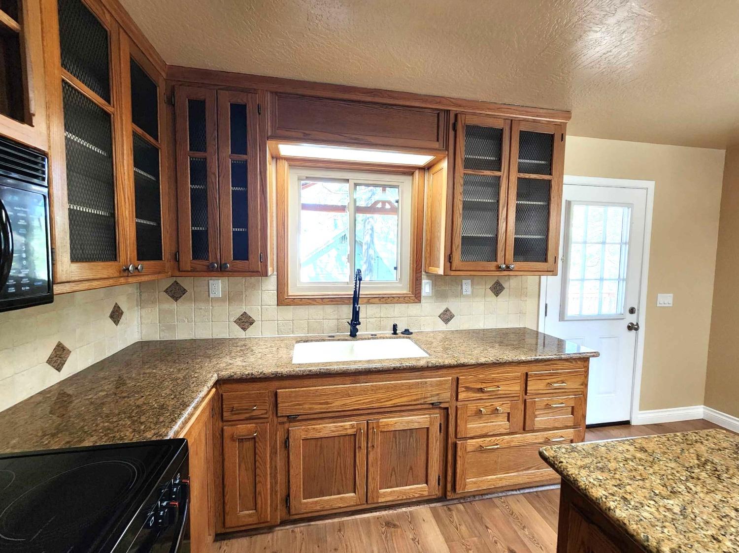 41916 Meadow Ln, Auberry, CA 93602