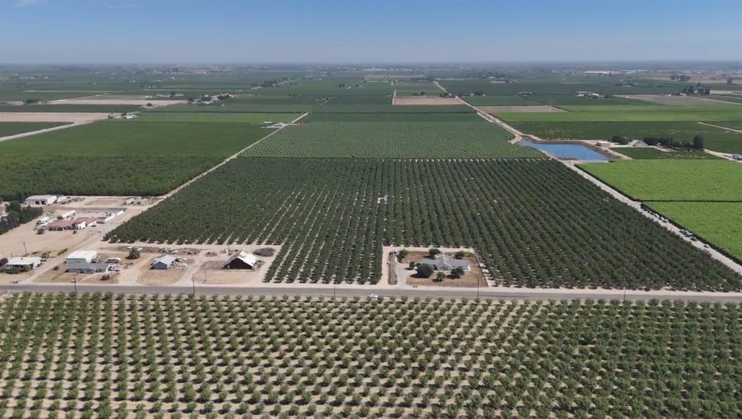 10454 E Clarkson Ave, Kingsburg, CA 93631