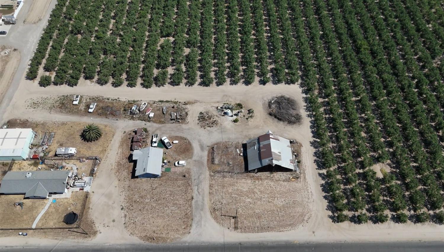 10454 E Clarkson Ave, Kingsburg, CA 93631