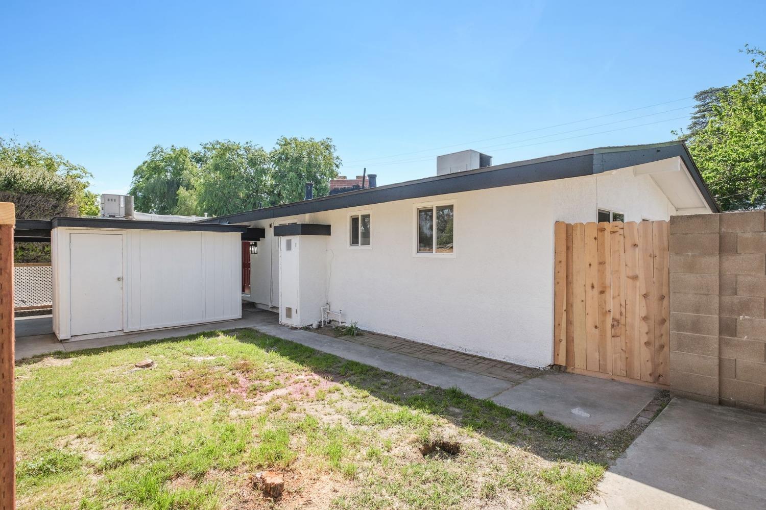 2732 E Lansing Way, Fresno, CA 93726