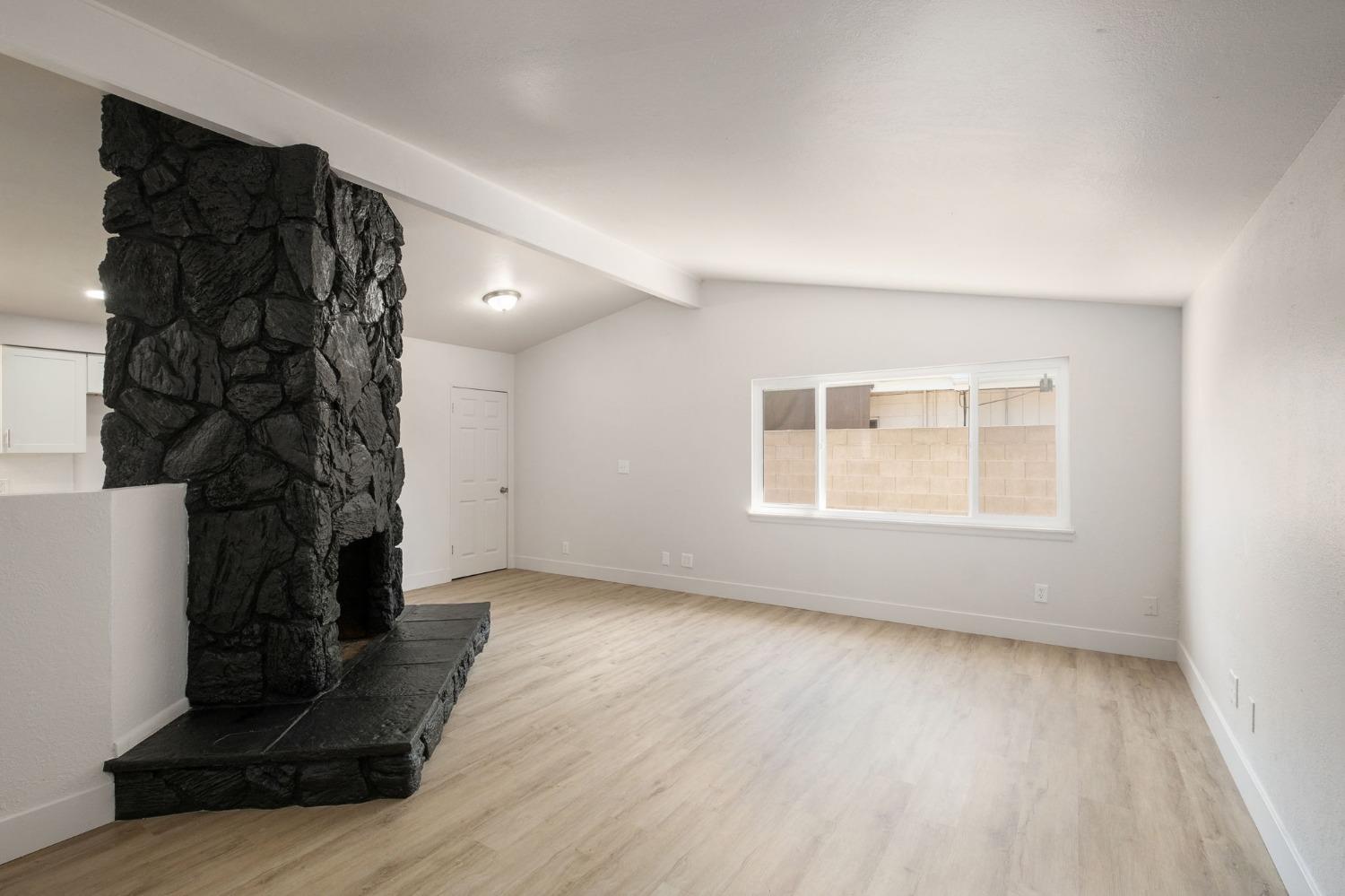 2732 E Lansing Way, Fresno, CA 93726