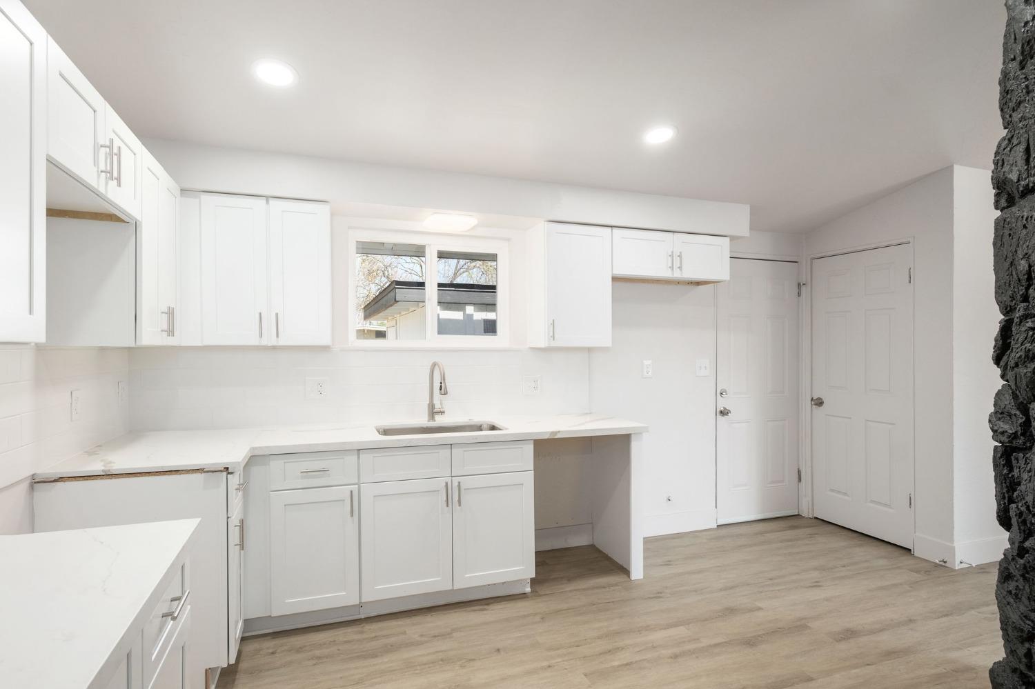 2732 E Lansing Way, Fresno, CA 93726